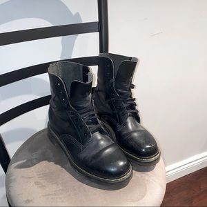 Size 6 women’s doc martins